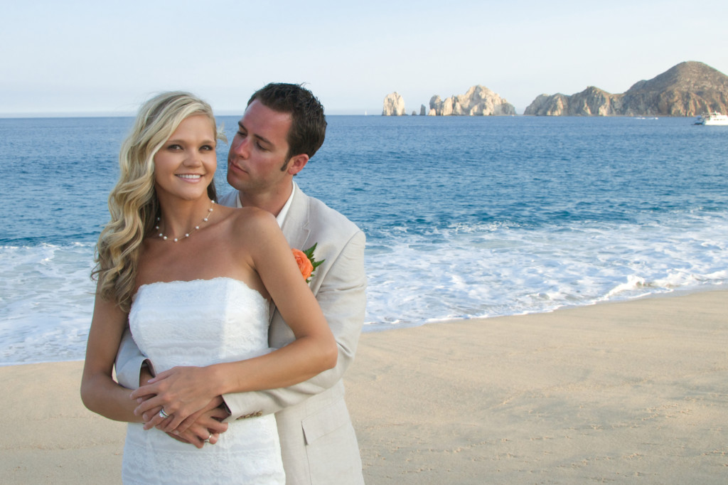 Lindsay and Dan McKenzie cabo destination wedding